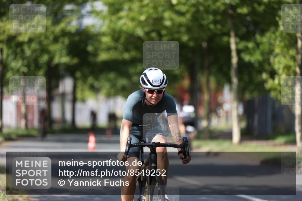 10.08.2025 - GEWOBA Citytriathlon Bremen Yannick Fuchs http://msf.ph/oto/8549252 10.08.2025 12:17:57 Radfahren 553, 560, 566, 741, 765, 794, 833, 867, 933, 966, 977, 1025 meine-sportfotos.de