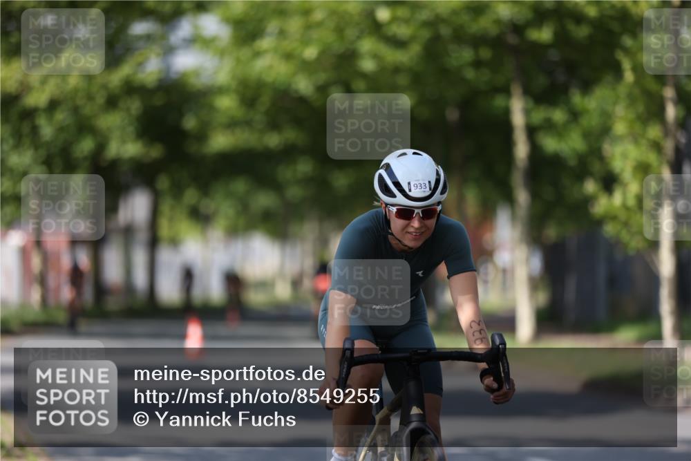 10.08.2025 - GEWOBA Citytriathlon Bremen Yannick Fuchs http://msf.ph/oto/8549255 10.08.2025 12:17:57 Radfahren 553, 560, 566, 741, 765, 794, 833, 867, 933, 966, 977, 1025 meine-sportfotos.de