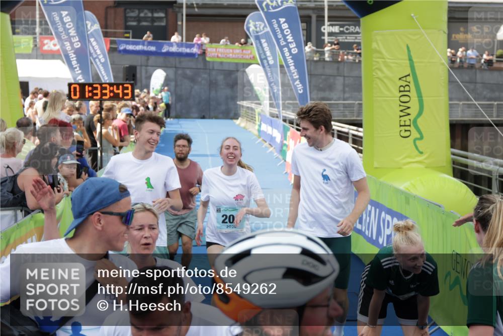 10.08.2025 - GEWOBA Citytriathlon Bremen H.Heesch http://msf.ph/oto/8549262 10.08.2025 11:37:25 Ziel 29, 173, 203, 209, 513 meine-sportfotos.de