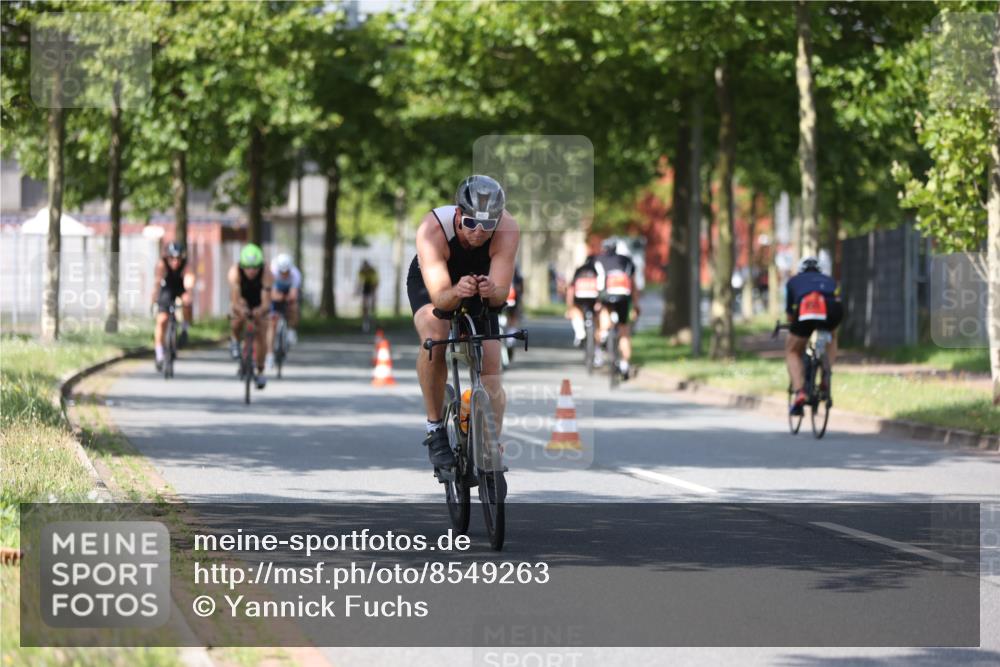 10.08.2025 - GEWOBA Citytriathlon Bremen Yannick Fuchs http://msf.ph/oto/8549263 10.08.2025 12:18:01 Radfahren 553, 560, 579, 582, 741, 765, 794, 833, 867, 933, 966, 977 meine-sportfotos.de