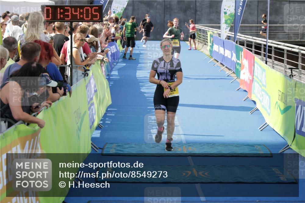 10.08.2025 - GEWOBA Citytriathlon Bremen H.Heesch http://msf.ph/oto/8549273 10.08.2025 11:37:47 Ziel 466, 492 meine-sportfotos.de