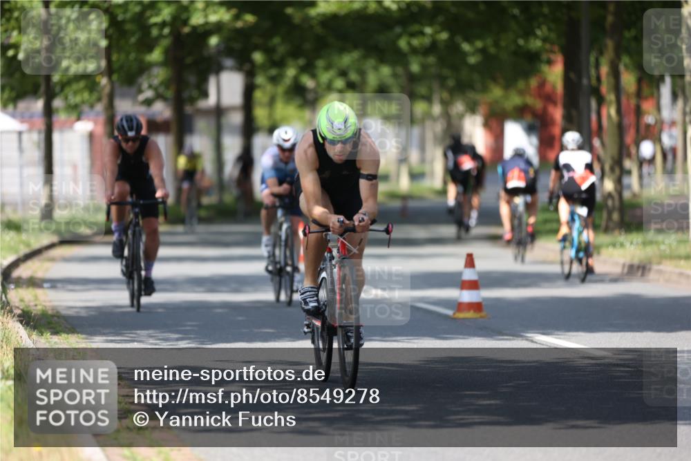 10.08.2025 - GEWOBA Citytriathlon Bremen Yannick Fuchs http://msf.ph/oto/8549278 10.08.2025 12:18:03 Radfahren 553, 560, 579, 582, 741, 765, 794, 833, 867, 933, 966, 977 meine-sportfotos.de