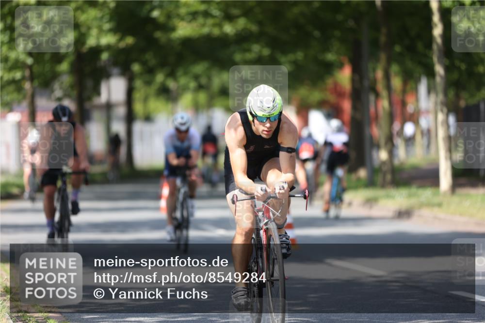 10.08.2025 - GEWOBA Citytriathlon Bremen Yannick Fuchs http://msf.ph/oto/8549284 10.08.2025 12:18:04 Radfahren 553, 560, 579, 582, 741, 765, 794, 833, 867, 933, 966, 977 meine-sportfotos.de