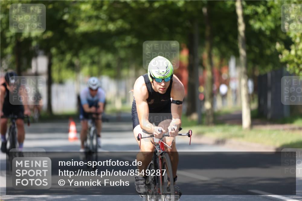 10.08.2025 - GEWOBA Citytriathlon Bremen Yannick Fuchs http://msf.ph/oto/8549287 10.08.2025 12:18:04 Radfahren 553, 560, 579, 582, 741, 765, 794, 833, 867, 933, 966, 977 meine-sportfotos.de