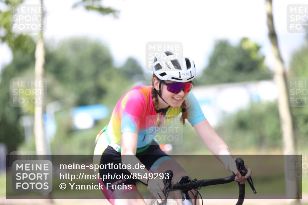 10.08.2025 - GEWOBA Citytriathlon Bremen Yannick Fuchs http://msf.ph/oto/8549293 10.08.2025 13:24:12 Radfahren 929 meine-sportfotos.de
