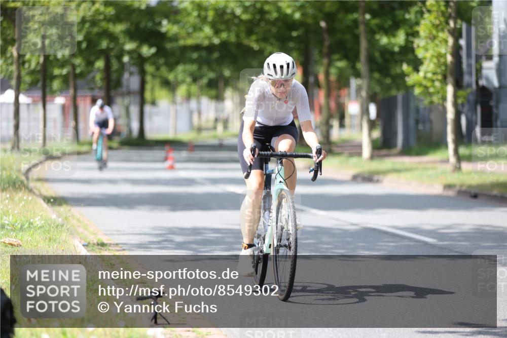 10.08.2025 - GEWOBA Citytriathlon Bremen Yannick Fuchs http://msf.ph/oto/8549302 10.08.2025 13:24:42 Radfahren 808, 928 meine-sportfotos.de
