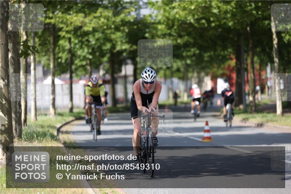 10.08.2025 - GEWOBA Citytriathlon Bremen Yannick Fuchs http://msf.ph/oto/8549310 10.08.2025 12:18:07 Radfahren 553, 579, 582, 741, 765, 794, 833, 867, 914, 933, 966, 977 meine-sportfotos.de