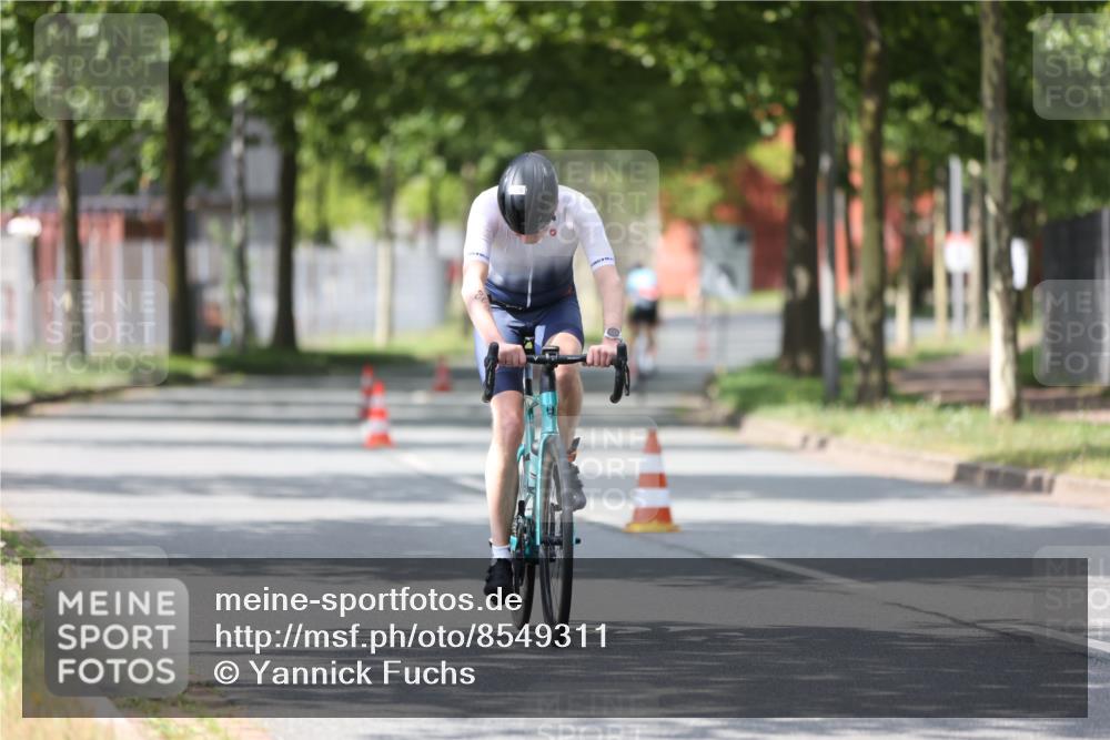 10.08.2025 - GEWOBA Citytriathlon Bremen Yannick Fuchs http://msf.ph/oto/8549311 10.08.2025 13:24:45 Radfahren 808, 928 meine-sportfotos.de