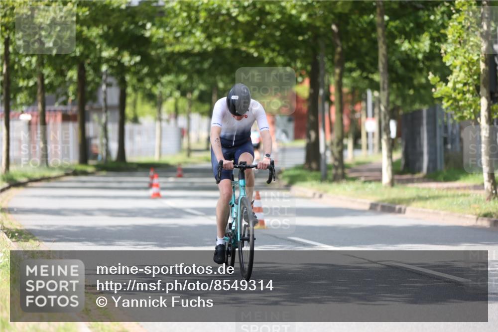 10.08.2025 - GEWOBA Citytriathlon Bremen Yannick Fuchs http://msf.ph/oto/8549314 10.08.2025 13:24:45 Radfahren 808, 928 meine-sportfotos.de