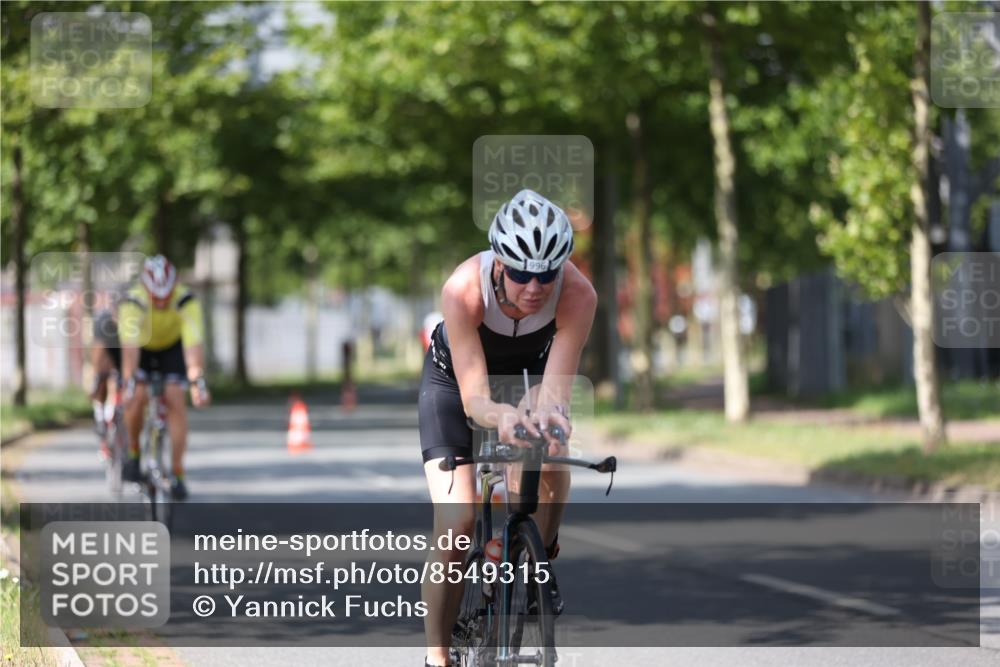 10.08.2025 - GEWOBA Citytriathlon Bremen Yannick Fuchs http://msf.ph/oto/8549315 10.08.2025 12:18:08 Radfahren 553, 579, 582, 794, 833, 867, 914, 933, 966, 977 meine-sportfotos.de