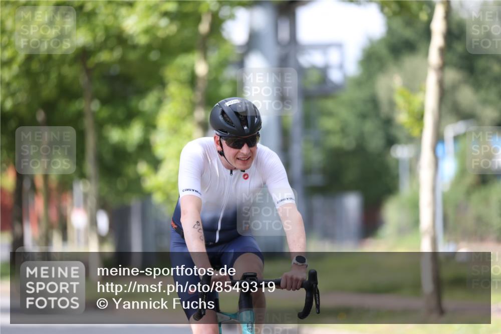 10.08.2025 - GEWOBA Citytriathlon Bremen Yannick Fuchs http://msf.ph/oto/8549319 10.08.2025 13:24:46 Radfahren 808, 928, 1036 meine-sportfotos.de