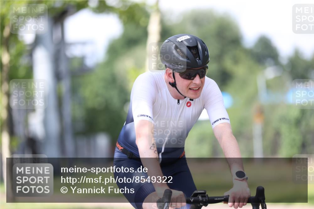 10.08.2025 - GEWOBA Citytriathlon Bremen Yannick Fuchs http://msf.ph/oto/8549322 10.08.2025 13:24:47 Radfahren 808, 928, 1036 meine-sportfotos.de