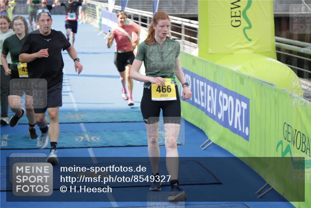 10.08.2025 - GEWOBA Citytriathlon Bremen H.Heesch http://msf.ph/oto/8549327 10.08.2025 11:37:55 Ziel 89, 237, 453, 466, 492 meine-sportfotos.de