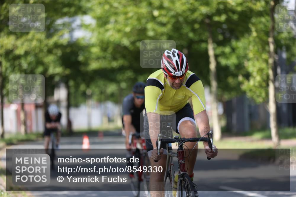 10.08.2025 - GEWOBA Citytriathlon Bremen Yannick Fuchs http://msf.ph/oto/8549330 10.08.2025 12:18:10 Radfahren 553, 579, 582, 794, 833, 867, 914, 966, 977 meine-sportfotos.de