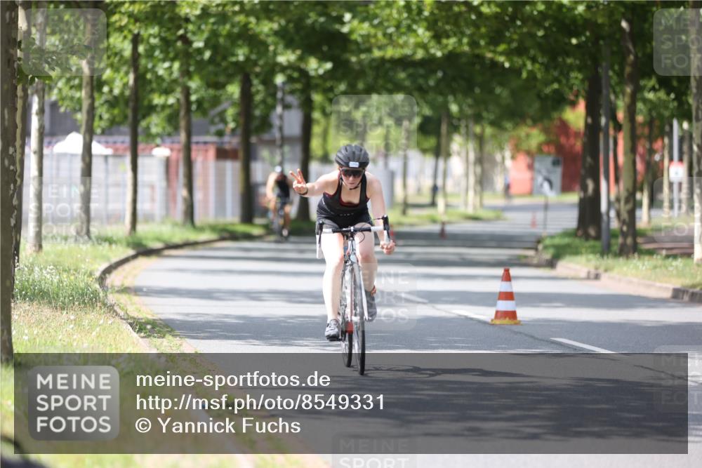 10.08.2025 - GEWOBA Citytriathlon Bremen Yannick Fuchs http://msf.ph/oto/8549331 10.08.2025 13:25:01 Radfahren 981, 1036 meine-sportfotos.de