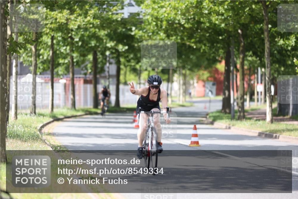 10.08.2025 - GEWOBA Citytriathlon Bremen Yannick Fuchs http://msf.ph/oto/8549334 10.08.2025 13:25:01 Radfahren 981, 1036 meine-sportfotos.de