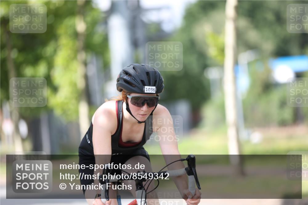 10.08.2025 - GEWOBA Citytriathlon Bremen Yannick Fuchs http://msf.ph/oto/8549342 10.08.2025 13:25:03 Radfahren 981, 1036 meine-sportfotos.de