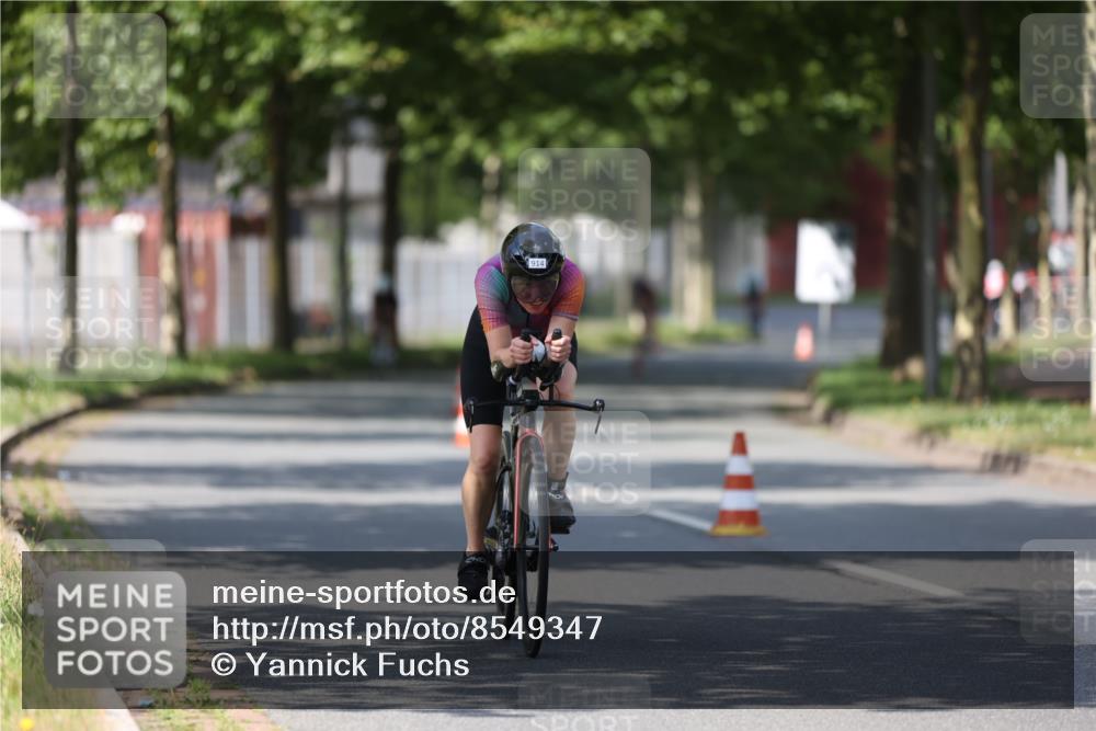10.08.2025 - GEWOBA Citytriathlon Bremen Yannick Fuchs http://msf.ph/oto/8549347 10.08.2025 12:18:16 Radfahren 553, 579, 582, 637, 763, 794, 833, 867, 914, 966, 973, 977 meine-sportfotos.de