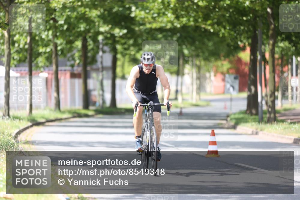 10.08.2025 - GEWOBA Citytriathlon Bremen Yannick Fuchs http://msf.ph/oto/8549348 10.08.2025 13:25:07 Radfahren 981, 1036 meine-sportfotos.de