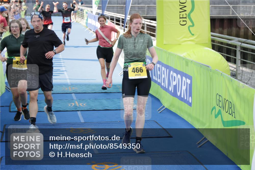 10.08.2025 - GEWOBA Citytriathlon Bremen H.Heesch http://msf.ph/oto/8549350 10.08.2025 11:37:55 Ziel 89, 237, 453, 466, 492 meine-sportfotos.de