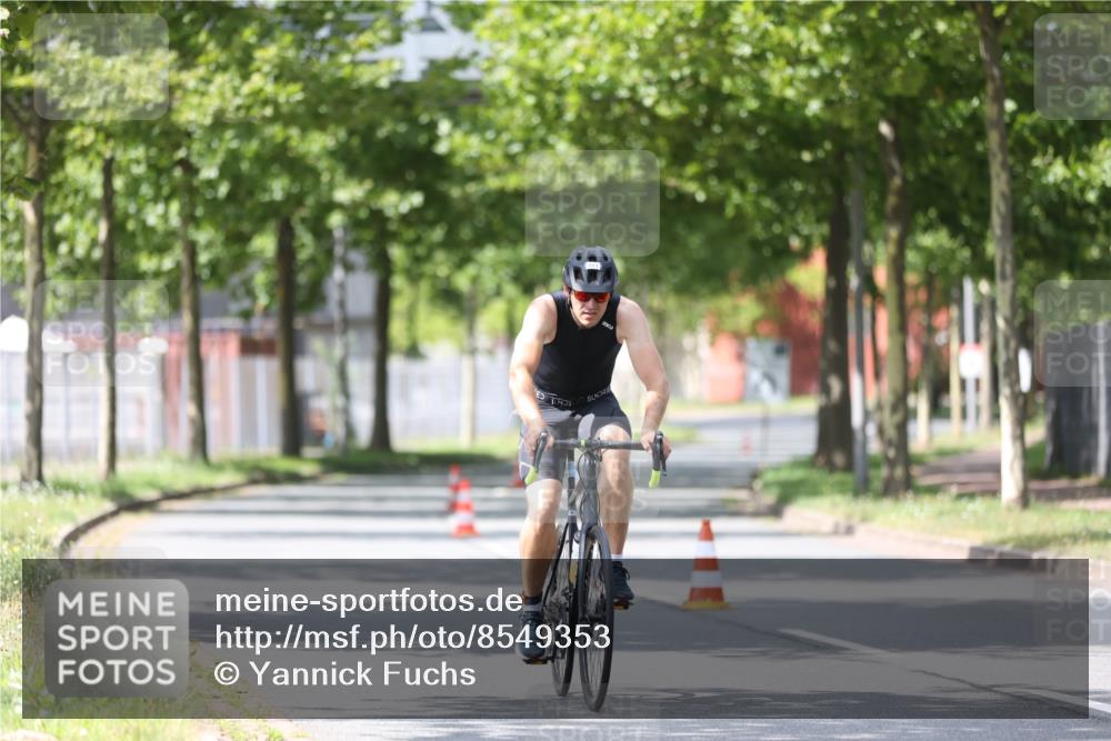 10.08.2025 - GEWOBA Citytriathlon Bremen Yannick Fuchs http://msf.ph/oto/8549353 10.08.2025 13:25:07 Radfahren 981, 1036 meine-sportfotos.de