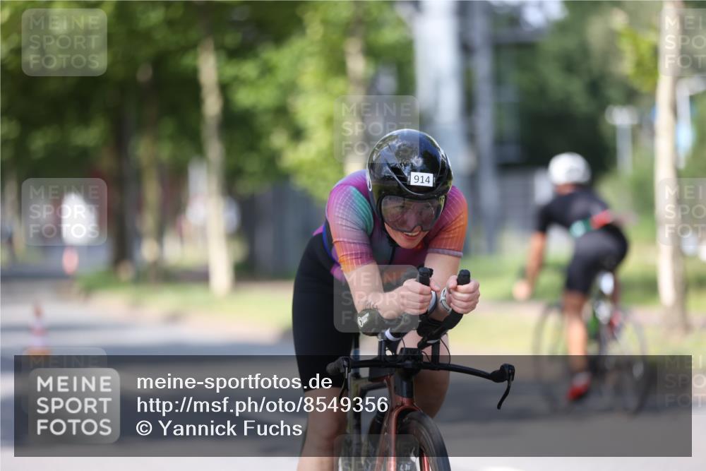 10.08.2025 - GEWOBA Citytriathlon Bremen Yannick Fuchs http://msf.ph/oto/8549356 10.08.2025 12:18:17 Radfahren 553, 579, 582, 637, 680, 763, 794, 833, 914, 966, 973, 977 meine-sportfotos.de