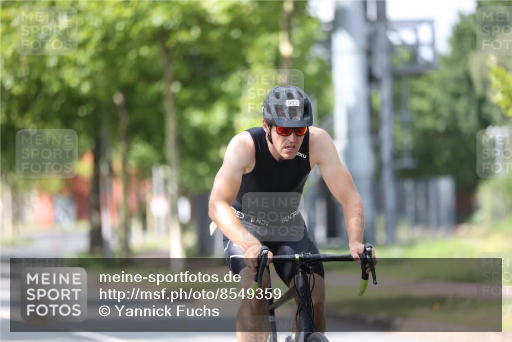 10.08.2025 - GEWOBA Citytriathlon Bremen Yannick Fuchs http://msf.ph/oto/8549359 10.08.2025 13:25:08 Radfahren 981, 1036 meine-sportfotos.de