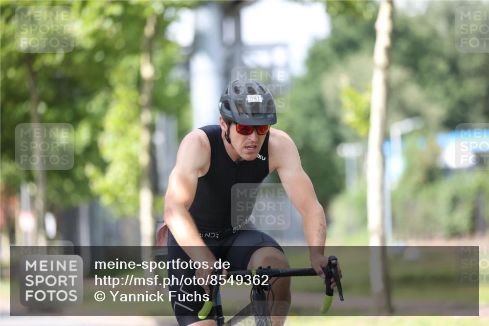 10.08.2025 - GEWOBA Citytriathlon Bremen Yannick Fuchs http://msf.ph/oto/8549362 10.08.2025 13:25:09 Radfahren 981, 1036 meine-sportfotos.de