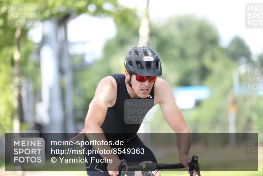 10.08.2025 - GEWOBA Citytriathlon Bremen Yannick Fuchs http://msf.ph/oto/8549363 10.08.2025 13:25:09 Radfahren 981, 1036 meine-sportfotos.de