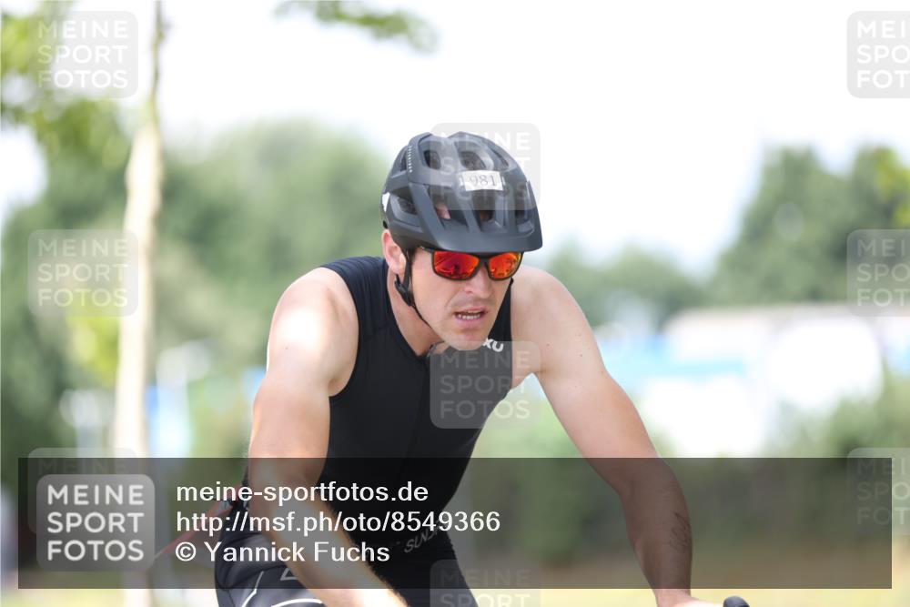 10.08.2025 - GEWOBA Citytriathlon Bremen Yannick Fuchs http://msf.ph/oto/8549366 10.08.2025 13:25:09 Radfahren 981, 1036 meine-sportfotos.de