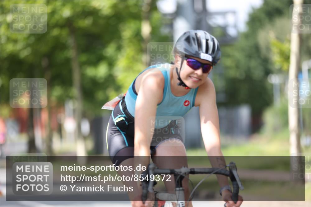 10.08.2025 - GEWOBA Citytriathlon Bremen Yannick Fuchs http://msf.ph/oto/8549372 10.08.2025 13:25:35 Radfahren 927 meine-sportfotos.de
