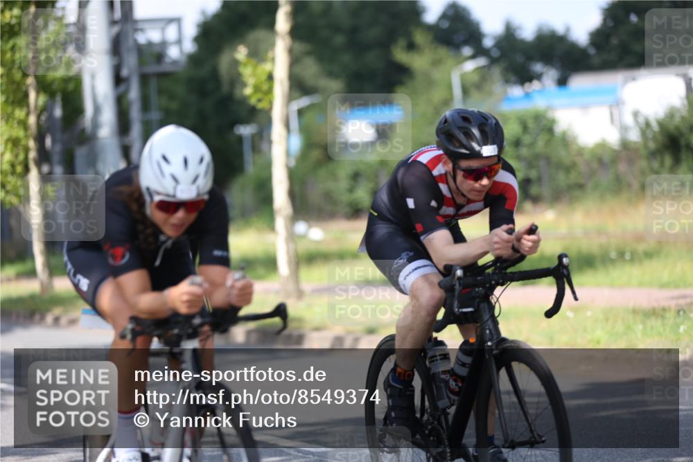 10.08.2025 - GEWOBA Citytriathlon Bremen Yannick Fuchs http://msf.ph/oto/8549374 10.08.2025 12:18:23 Radfahren 579, 582, 637, 678, 680, 763, 855, 914, 919, 973 meine-sportfotos.de