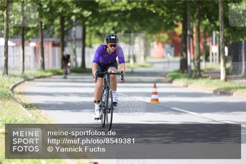 10.08.2025 - GEWOBA Citytriathlon Bremen Yannick Fuchs http://msf.ph/oto/8549381 10.08.2025 13:26:23 Radfahren 918, 948 meine-sportfotos.de