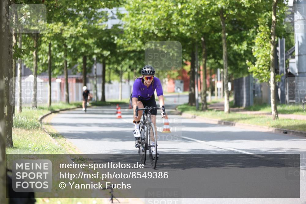 10.08.2025 - GEWOBA Citytriathlon Bremen Yannick Fuchs http://msf.ph/oto/8549386 10.08.2025 13:26:24 Radfahren 918, 948 meine-sportfotos.de