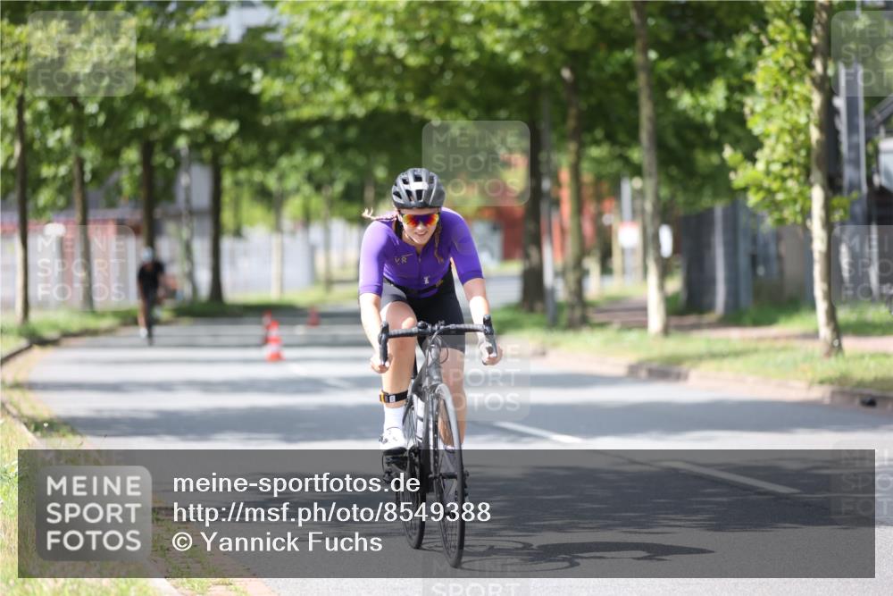 10.08.2025 - GEWOBA Citytriathlon Bremen Yannick Fuchs http://msf.ph/oto/8549388 10.08.2025 13:26:24 Radfahren 918, 948 meine-sportfotos.de