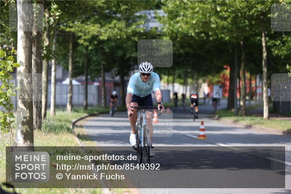 10.08.2025 - GEWOBA Citytriathlon Bremen Yannick Fuchs http://msf.ph/oto/8549392 10.08.2025 12:18:27 Radfahren 584, 637, 678, 680, 759, 763, 781, 855, 914, 919, 973 meine-sportfotos.de