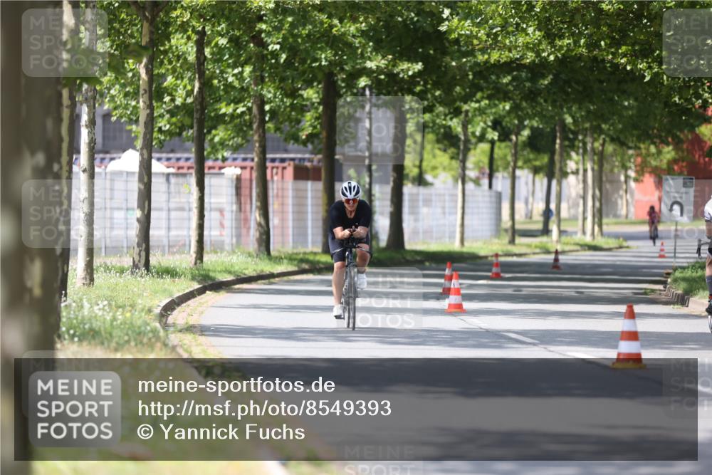 10.08.2025 - GEWOBA Citytriathlon Bremen Yannick Fuchs http://msf.ph/oto/8549393 10.08.2025 13:26:26 Radfahren 918, 948 meine-sportfotos.de