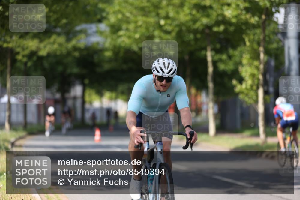 10.08.2025 - GEWOBA Citytriathlon Bremen Yannick Fuchs http://msf.ph/oto/8549394 10.08.2025 12:18:28 Radfahren 584, 637, 678, 680, 759, 763, 781, 855, 914, 919, 973, 1029 meine-sportfotos.de