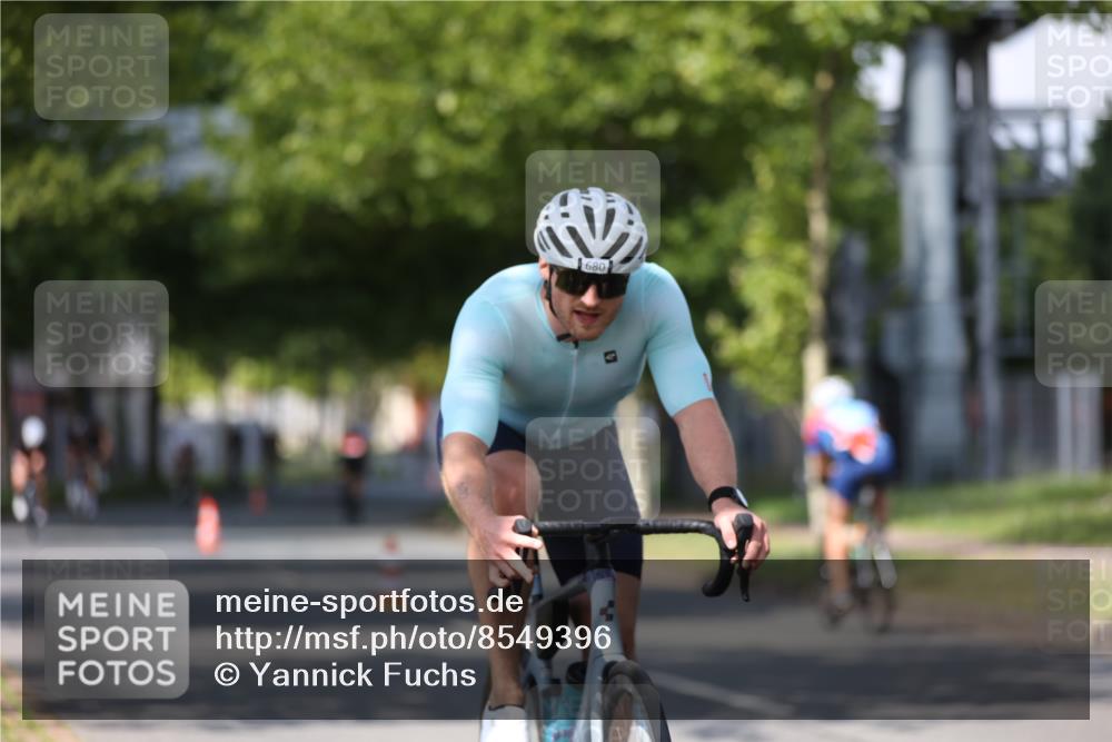 10.08.2025 - GEWOBA Citytriathlon Bremen Yannick Fuchs http://msf.ph/oto/8549396 10.08.2025 12:18:28 Radfahren 584, 637, 678, 680, 759, 763, 781, 855, 914, 919, 973, 1029 meine-sportfotos.de