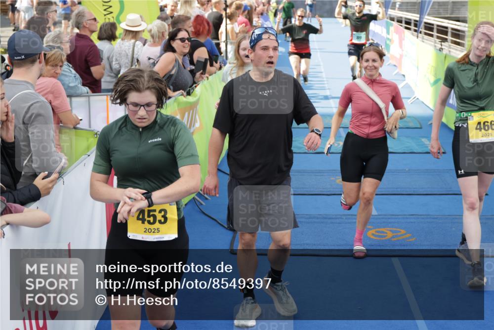 10.08.2025 - GEWOBA Citytriathlon Bremen H.Heesch http://msf.ph/oto/8549397 10.08.2025 11:37:57 Ziel 89, 141, 237, 453, 466 meine-sportfotos.de