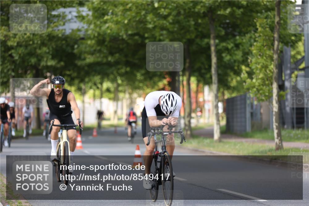 10.08.2025 - GEWOBA Citytriathlon Bremen Yannick Fuchs http://msf.ph/oto/8549417 10.08.2025 12:18:33 Radfahren 584, 637, 642, 652, 678, 680, 759, 763, 781, 855, 919, 973, 1015, 1029 meine-sportfotos.de