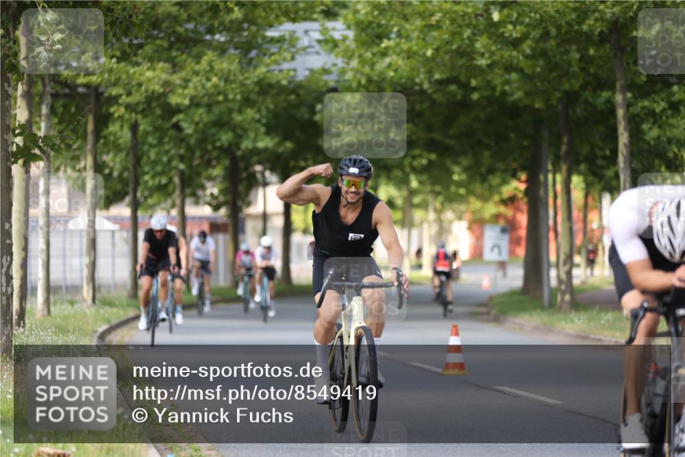 10.08.2025 - GEWOBA Citytriathlon Bremen Yannick Fuchs http://msf.ph/oto/8549419 10.08.2025 12:18:34 Radfahren 584, 637, 642, 652, 678, 680, 759, 763, 781, 855, 919, 973, 1015, 1029 meine-sportfotos.de