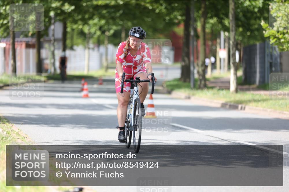 10.08.2025 - GEWOBA Citytriathlon Bremen Yannick Fuchs http://msf.ph/oto/8549424 10.08.2025 13:26:42 Radfahren 809, 962 meine-sportfotos.de