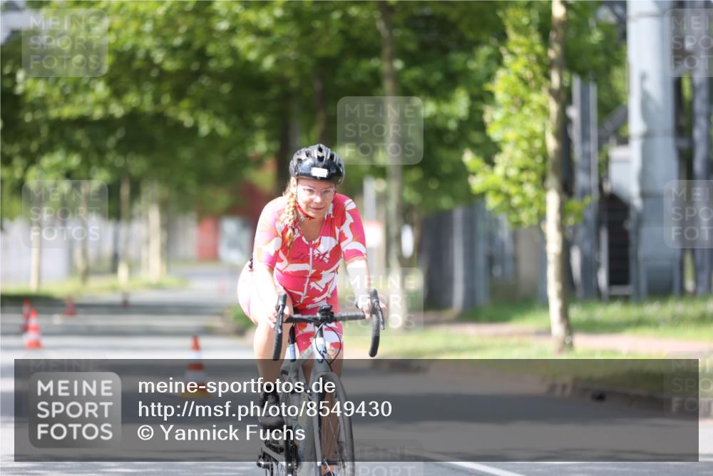 10.08.2025 - GEWOBA Citytriathlon Bremen Yannick Fuchs http://msf.ph/oto/8549430 10.08.2025 13:26:43 Radfahren 809, 962 meine-sportfotos.de