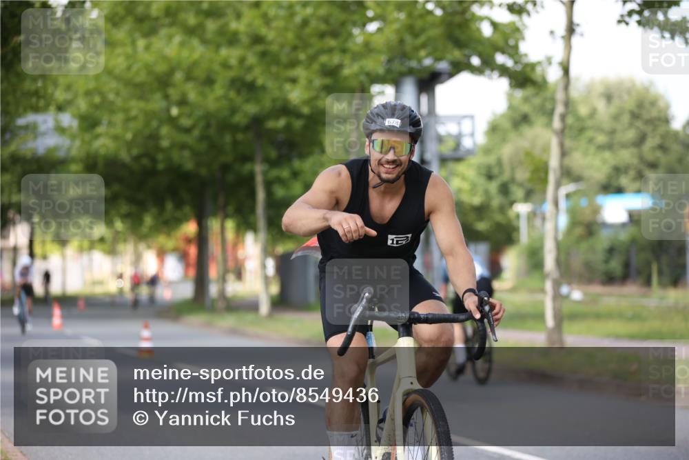 10.08.2025 - GEWOBA Citytriathlon Bremen Yannick Fuchs http://msf.ph/oto/8549436 10.08.2025 12:18:35 Radfahren 584, 637, 642, 652, 678, 680, 759, 763, 781, 855, 919, 973, 1015, 1018, 1029 meine-sportfotos.de