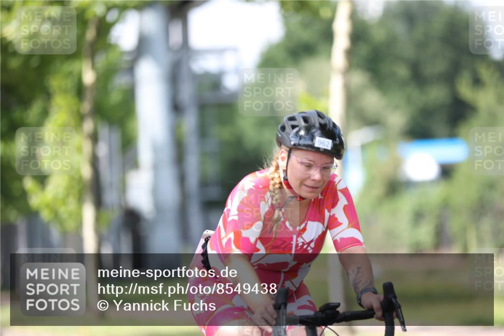 10.08.2025 - GEWOBA Citytriathlon Bremen Yannick Fuchs http://msf.ph/oto/8549438 10.08.2025 13:26:44 Radfahren 809, 962 meine-sportfotos.de