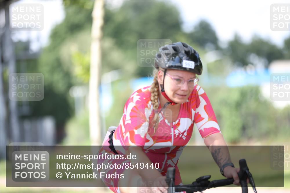 10.08.2025 - GEWOBA Citytriathlon Bremen Yannick Fuchs http://msf.ph/oto/8549440 10.08.2025 13:26:44 Radfahren 809, 962 meine-sportfotos.de