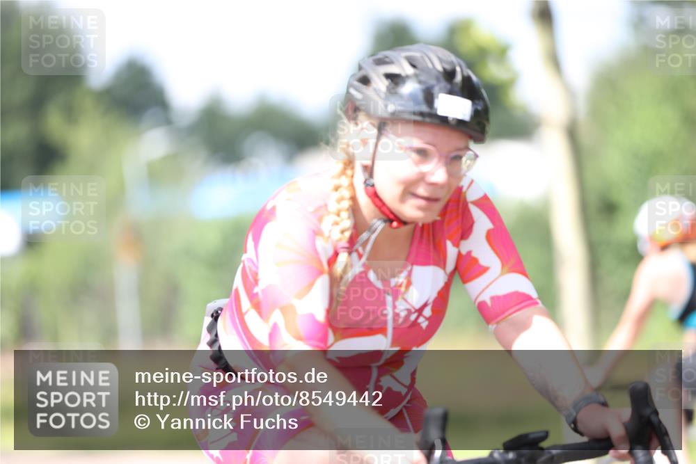 10.08.2025 - GEWOBA Citytriathlon Bremen Yannick Fuchs http://msf.ph/oto/8549442 10.08.2025 13:26:44 Radfahren 809, 962 meine-sportfotos.de