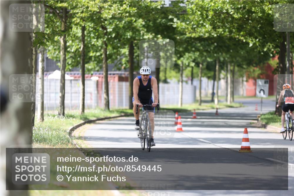 10.08.2025 - GEWOBA Citytriathlon Bremen Yannick Fuchs http://msf.ph/oto/8549445 10.08.2025 13:26:48 Radfahren 809, 962 meine-sportfotos.de