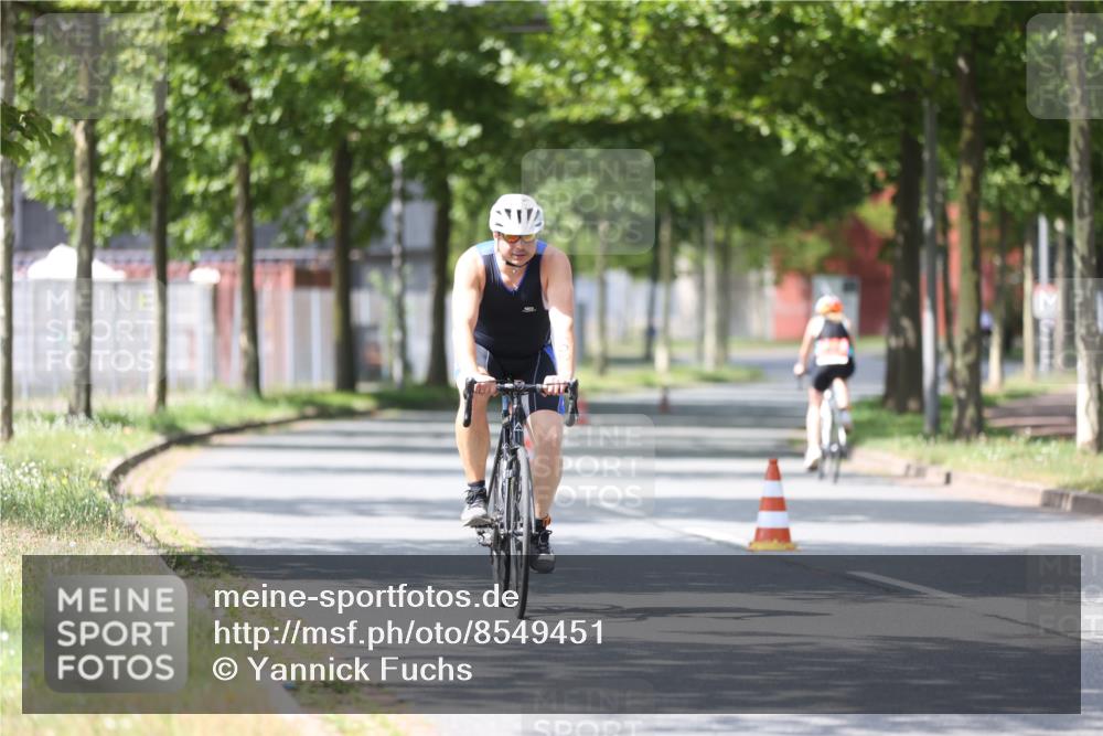 10.08.2025 - GEWOBA Citytriathlon Bremen Yannick Fuchs http://msf.ph/oto/8549451 10.08.2025 13:26:49 Radfahren 809, 962 meine-sportfotos.de